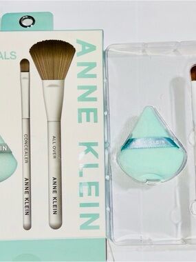 Anne Klein Mint Teardrop Makeup Sponge & Brush Set